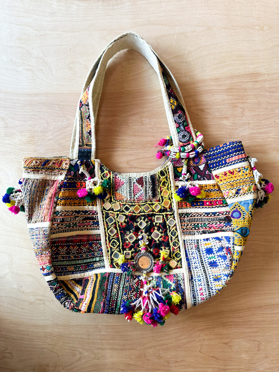 Sling Multicolor Handmade Banjara Bags at Rs 1250/piece in Mumbai | ID:  24385189812